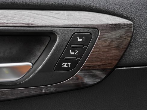 Used 2023 Toyota Highlander Platinum image 19