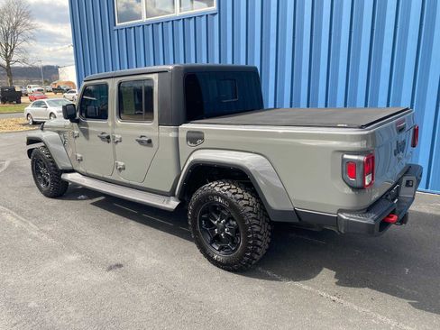 Used 2021 Jeep Gladiator Sport image 3