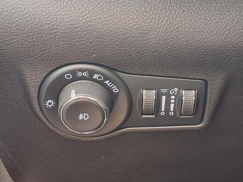 Used 2025 Jeep Compass Trailhawk image 7