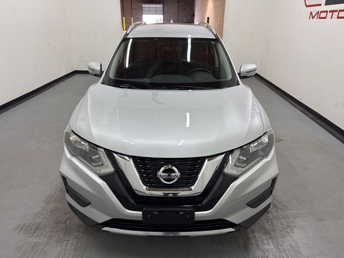 Used 2017 Nissan Rogue SV w/ SV Family Package image 3