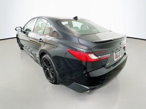 Used 2025 Toyota Camry SE image 7