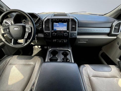 Used 2019 Ford F250 XLT w/ XLT Premium Package image 16