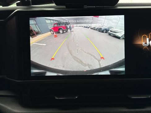 Used 2024 Jeep Wrangler Unlimited Sahara AWD/4WD image 8