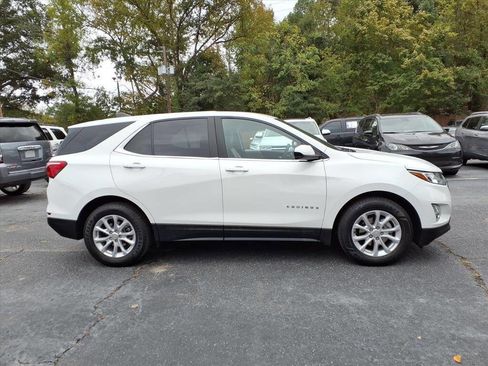 Used 2021 Chevrolet Equinox LT image 2