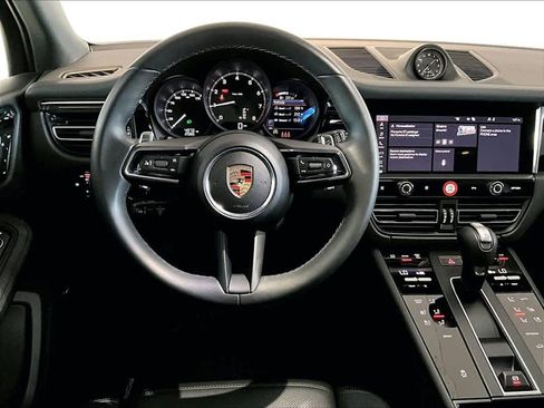 Used 2026 Porsche Macan AWD/4WD image 16