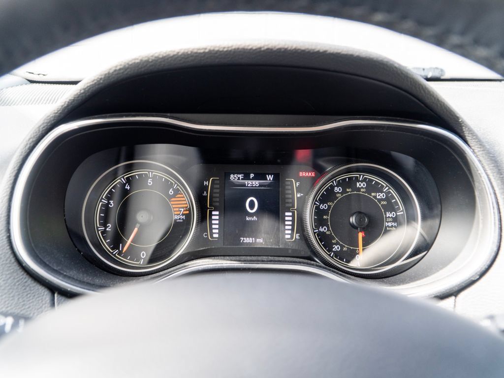 Used 2019 Jeep Cherokee Latitude w/ Cold Weather Group AWD/4WD image 24
