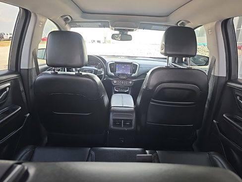 Used 2022 GMC Terrain SLT image 17