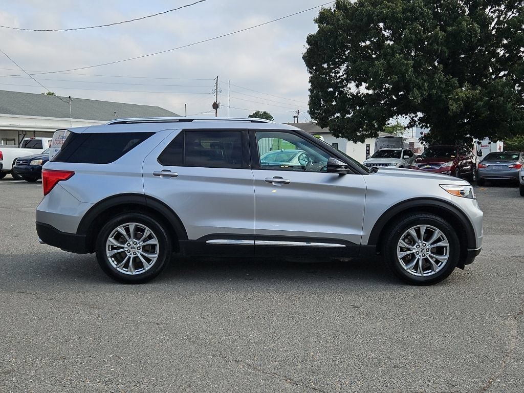Used 2022 Ford Explorer Limited w/ Equipment Group 301A RWD image 8