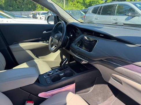 Used 2023 Cadillac XT4 Luxury w/ Cold Weather Package AWD/4WD image 29