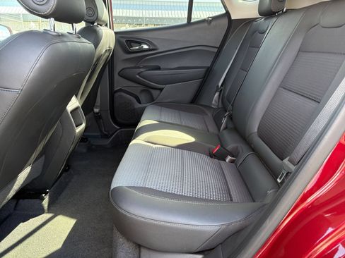 Used 2025 Chevrolet Trax LT FWD image 24