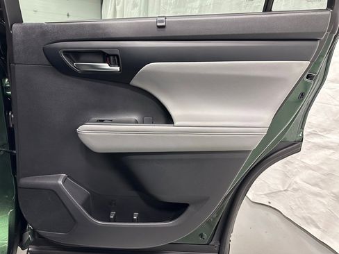 Used 2025 Toyota Highlander XLE image 58