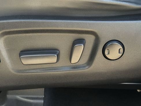 Used 2018 Toyota Highlander XLE FWD image 28