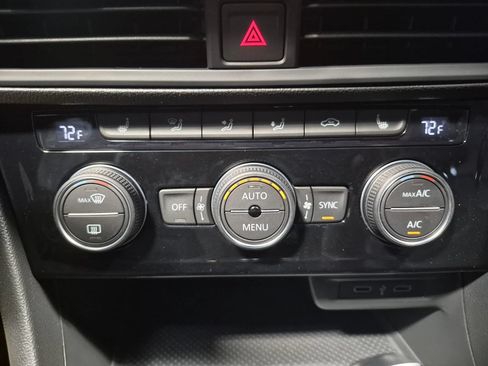 Used 2021 Volkswagen Jetta SE FWD image 32