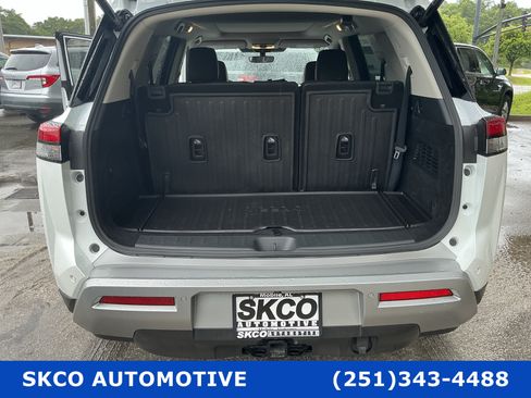 Used 2025 Nissan Pathfinder Platinum FWD image 21