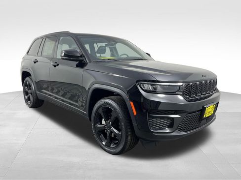 Used 2023 Jeep Grand Cherokee Altitude AWD/4WD image 7