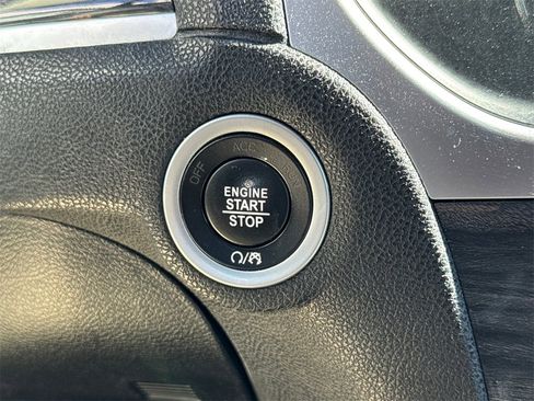 Used 2022 Chrysler 300 Touring w/ Sport Appearance Package image 12