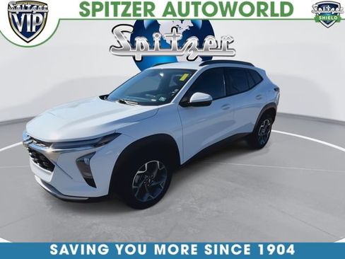 Used 2024 Chevrolet Trax LT w/ Driver Confidence Package FWD image 4
