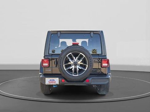 Used 2024 Jeep Wrangler Unlimited image 6