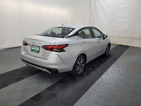 Used 2022 Nissan Versa SV FWD image 9