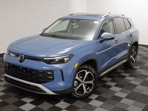 New 2026 Volkswagen Tiguan SE image 2