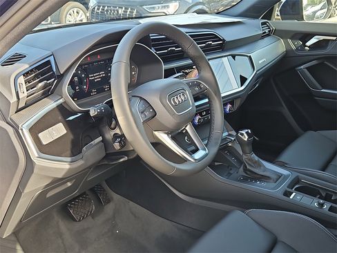 New 2025 Audi Q3 2.0T Premium image 16