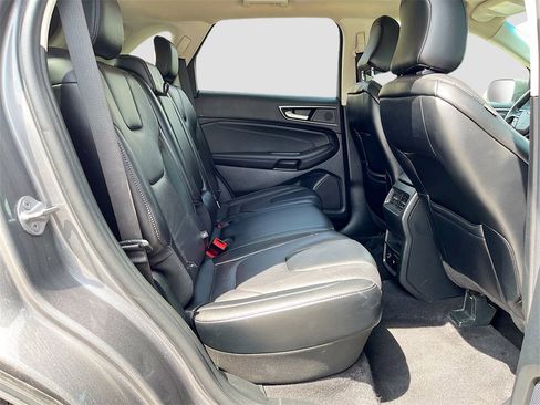 Used 2022 Ford Edge Titanium image 25