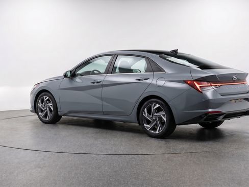 Used 2025 Hyundai Elantra SEL FWD image 6
