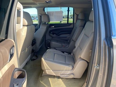 Used 2017 Chevrolet Suburban LT image 17