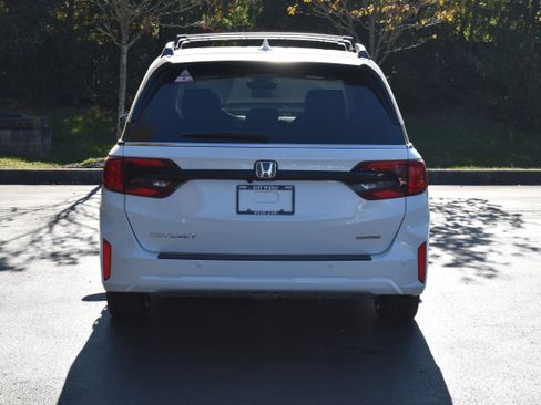 New 2026 Honda Odyssey Touring image 7