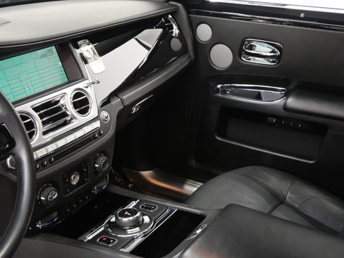 Used 2014 Rolls-Royce Ghost RWD image 28