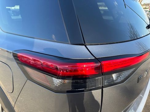 Used 2025 Nissan Pathfinder Platinum w/ Black Appearance Package image 47