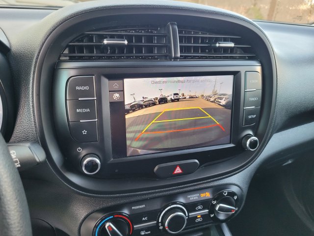 Certified 2025 Kia Soul LX w/ LX Technology Package FWD image 19