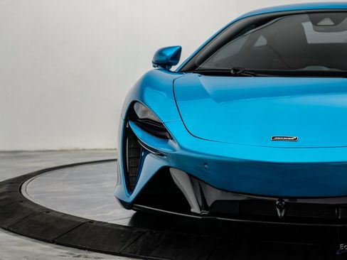 Used 2024 McLaren Artura RWD image 36