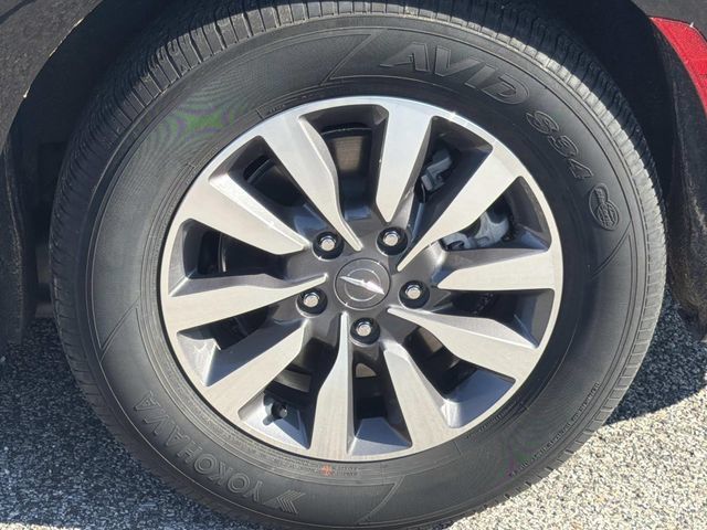 Used 2023 Chrysler Pacifica Touring-L FWD image 16