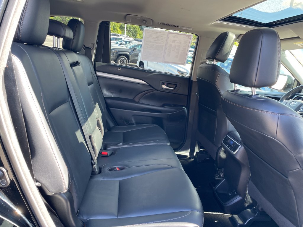 Used 2017 Toyota Highlander XLE AWD/4WD image 23