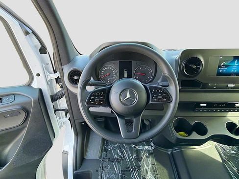 Used 2024 Mercedes-Benz Sprinter 2500 image 28