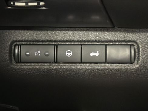 Used 2025 Nissan Pathfinder SL AWD/4WD image 31
