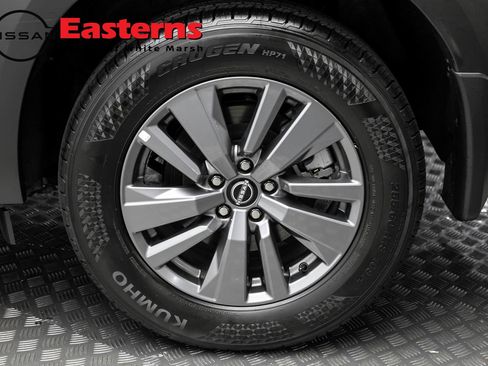 Used 2025 Nissan Pathfinder S image 12