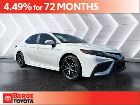 Used 2024 Toyota Camry SE image 1