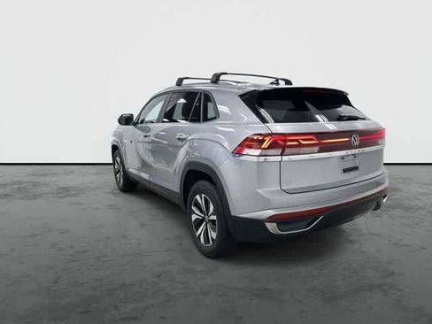 Used 2024 Volkswagen Atlas Cross Sport SE FWD image 2