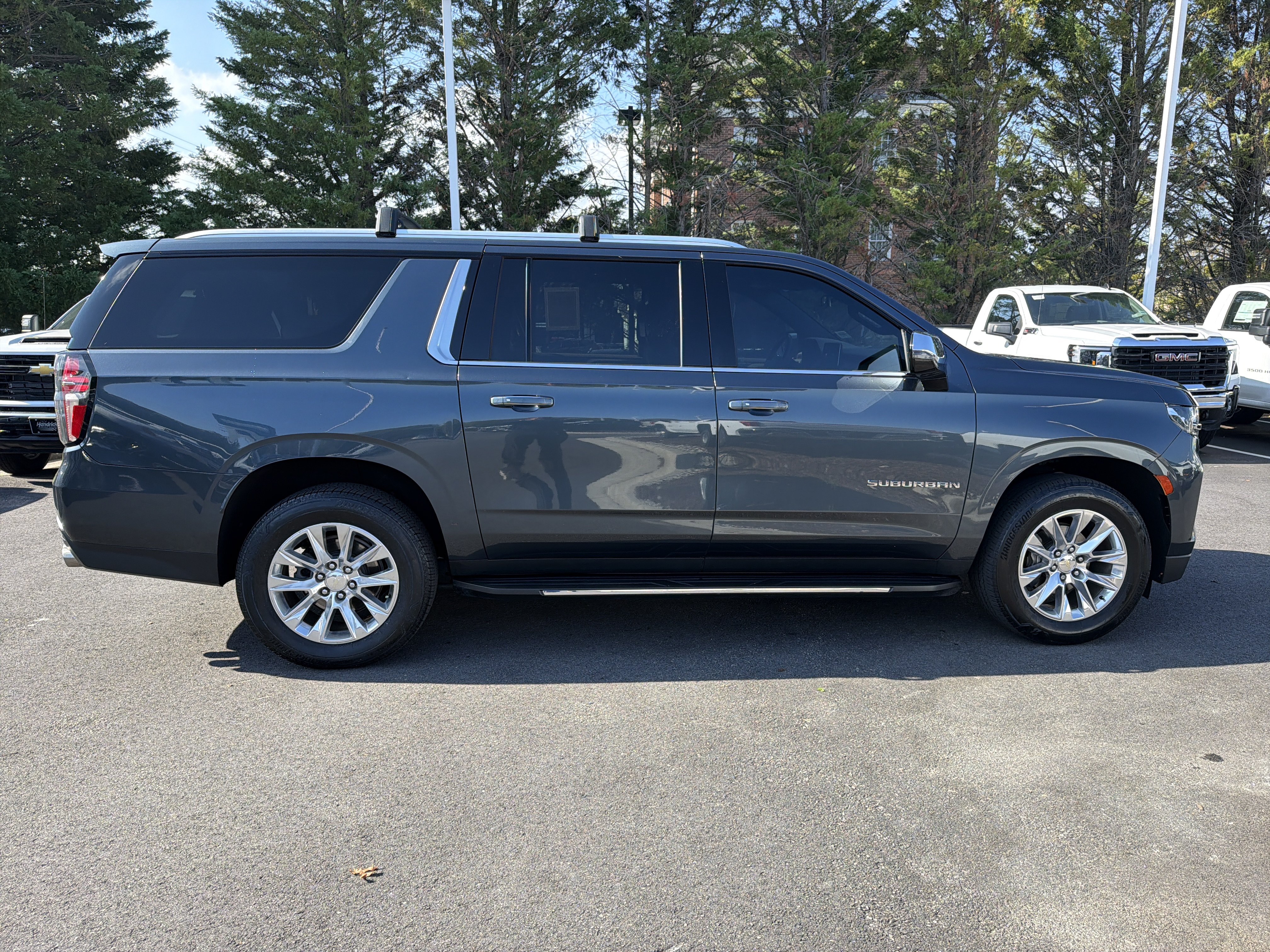 Used 2021 Chevrolet Suburban Premier AWD/4WD image 11