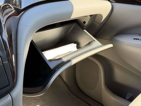 Used 2012 Nissan Quest SV FWD image 33