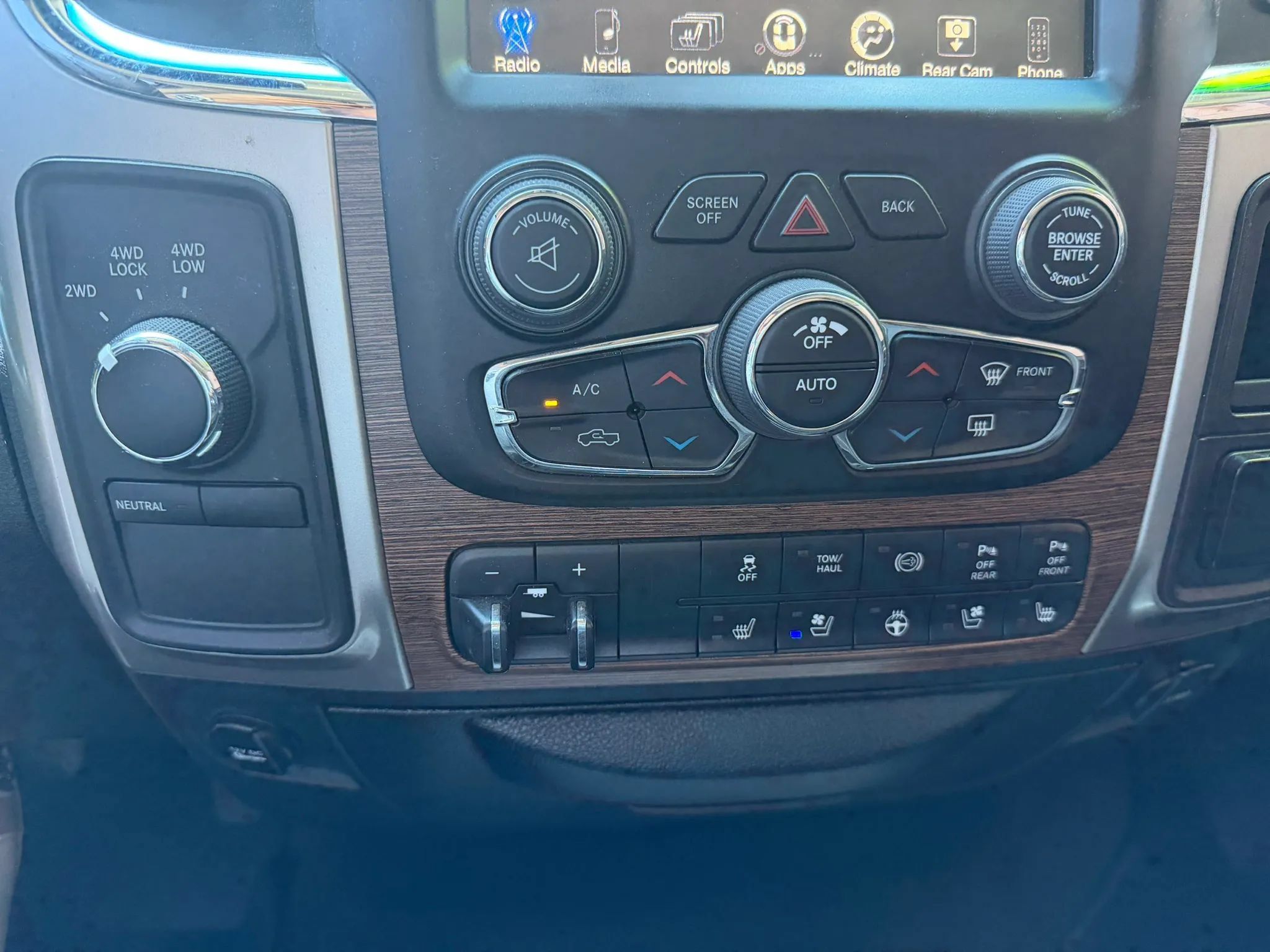 Used 2017 RAM 2500 Laramie AWD/4WD image 18