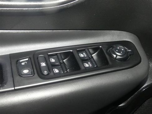 Used 2020 Jeep Renegade Altitude AWD/4WD image 19