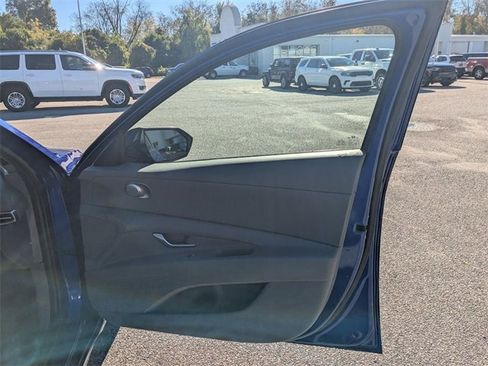 Used 2024 Hyundai Elantra SEL image 32