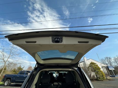 Used 2019 Dodge Grand Caravan SE w/ UConnect Hands-Free Group image 33