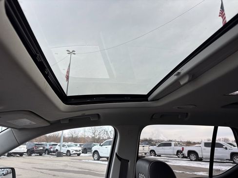 Used 2021 Chevrolet Traverse High Country image 16