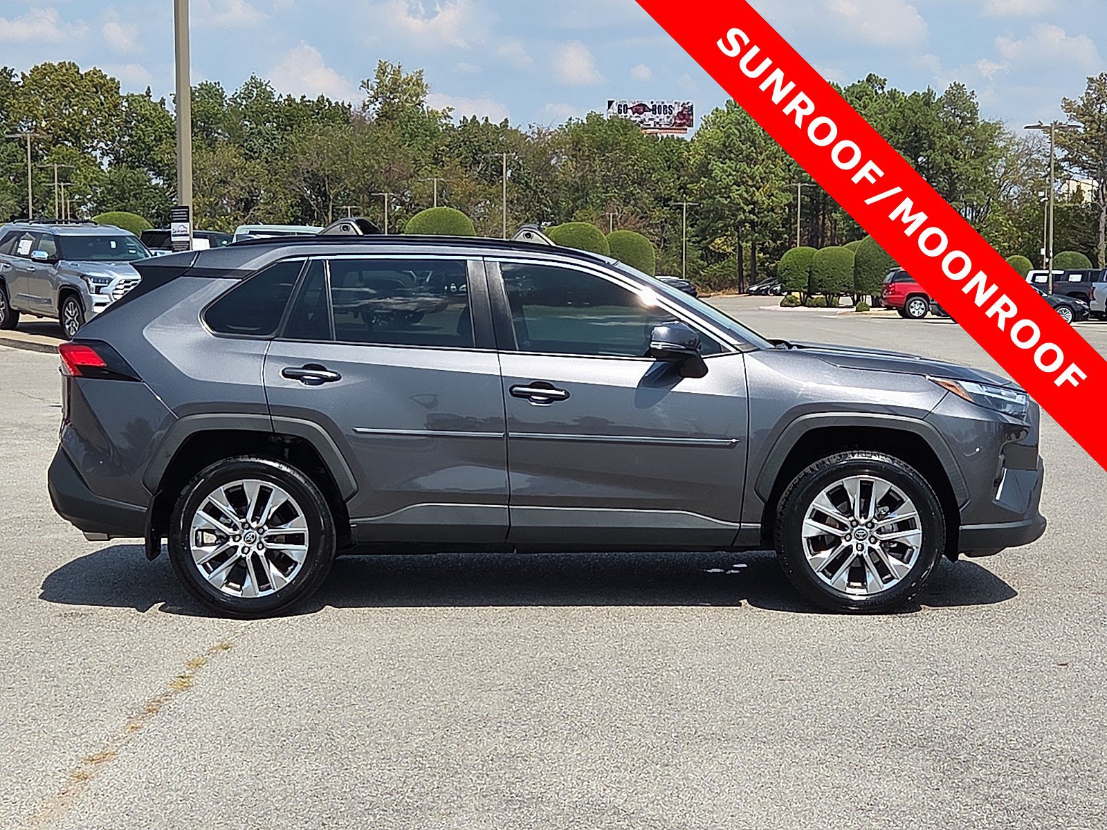 Used 2022 Toyota RAV4 XLE Premium FWD image 6