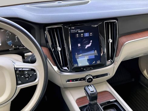 Used 2019 Volvo S60 T6 Momentum w/ Multimedia Package AWD/4WD image 7