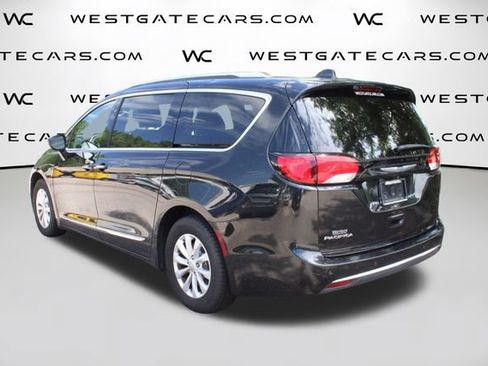 Used 2018 Chrysler Pacifica Touring-L FWD image 40